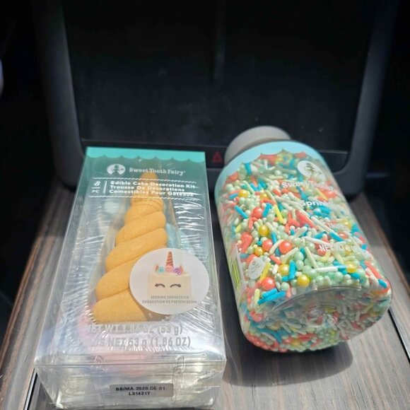 Unicorn cake toppers. With jar or metallic pastel sprinkles. Unicorn birthday - Picture 3 of 6